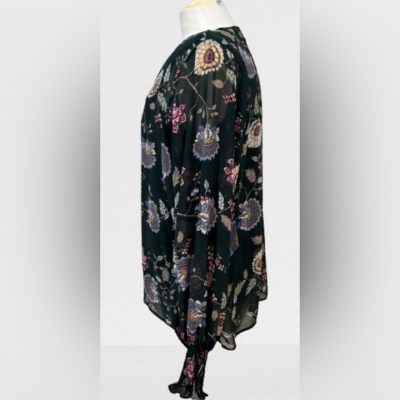 Size Large Vince Camuto Blouse - Picture 3 of 5